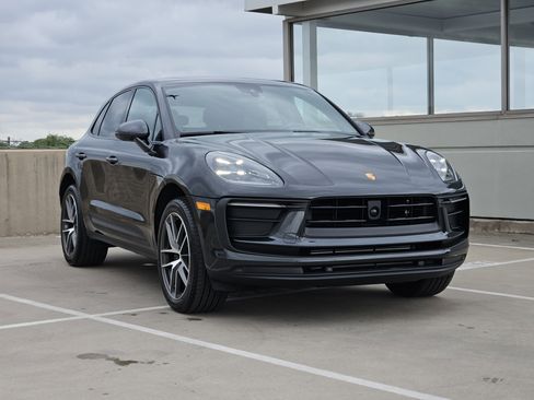 Certified 2025 Porsche Macan image 10