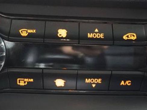 Used 2019 Mercedes-Benz GLA 250 4MATIC image 16