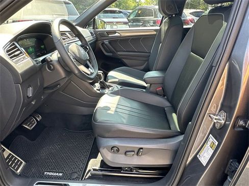 Certified 2024 Volkswagen Tiguan SE R-Line image 9