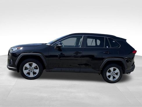 Used 2021 Toyota RAV4 XLE w/ Convenience Package FWD image 2