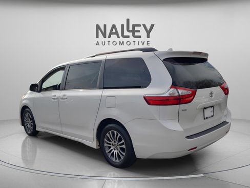 Certified 2018 Toyota Sienna XLE image 4