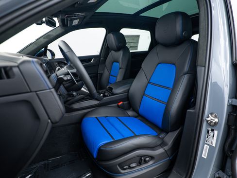 New 2025 Porsche Cayenne GTS image 5