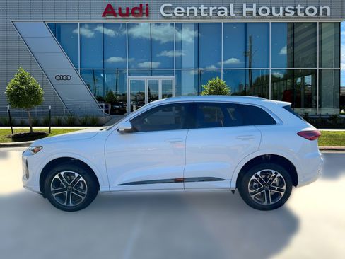 New 2025 Audi Q5 Premium w/ 19" Wheel Package image 2