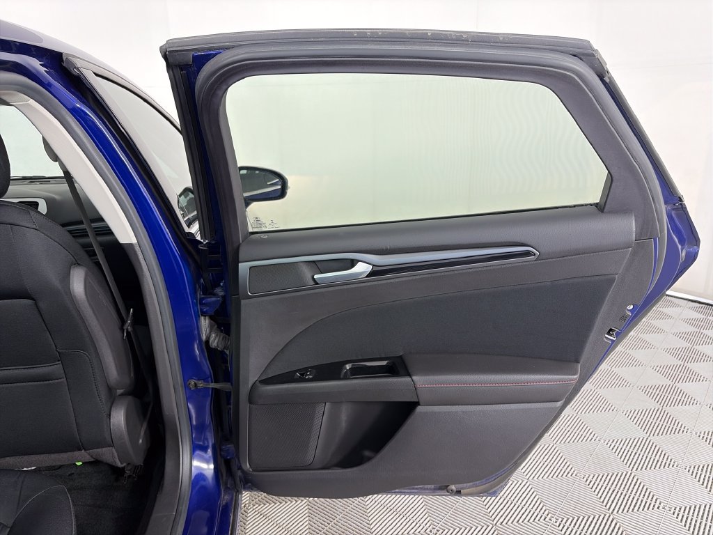 Used 2016 Ford Fusion SE FWD image 27