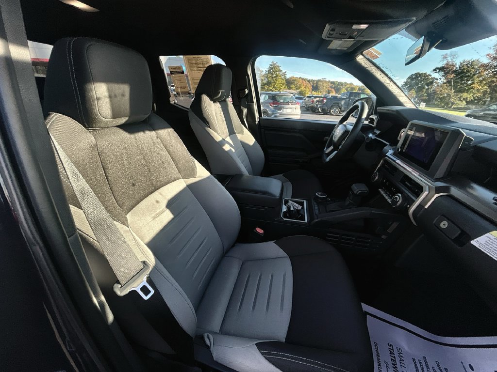 Used 2025 Toyota Tacoma TRD Sport AWD/4WD image 30