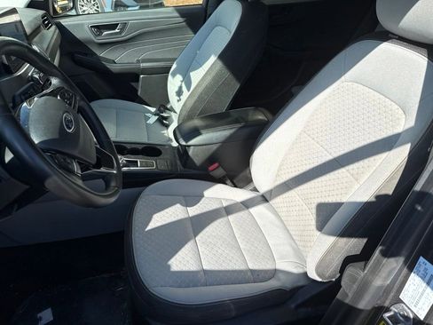 Used 2024 Ford Escape Active w/ Cold Weather Package FWD image 4