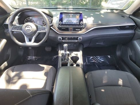 Used 2025 Nissan Altima 2.5 SV FWD image 17