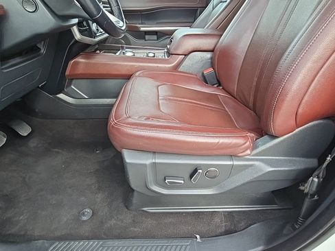 Used 2023 Ford Expedition Limited image 12