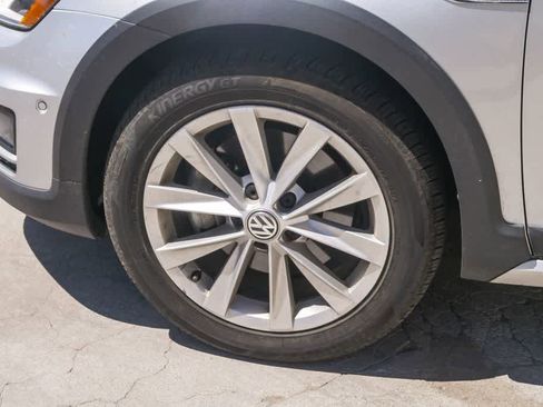 Used 2017 Volkswagen Golf Alltrack SE AWD/4WD image 5