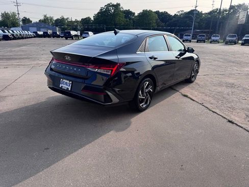 Used 2025 Hyundai Elantra SEL FWD image 6