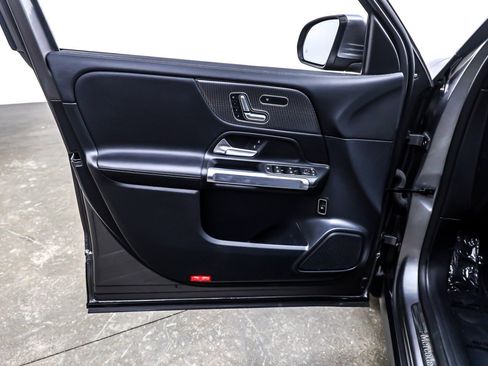 Used 2022 Mercedes-Benz GLB 250 image 22