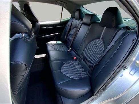 Used 2019 Toyota Camry SE FWD image 18