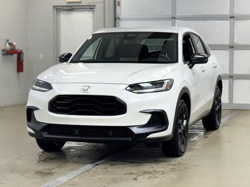 Used 2025 Honda HR-V Sport image 3