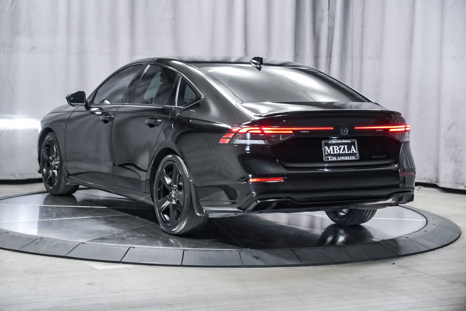 Used 2024 Honda Accord Sport image 2