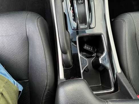 Used 2017 Honda Accord EX-L image 40