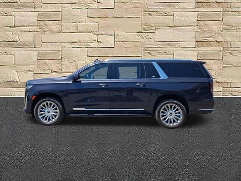 Used 2023 Cadillac Escalade ESV Premium Luxury AWD/4WD image 2