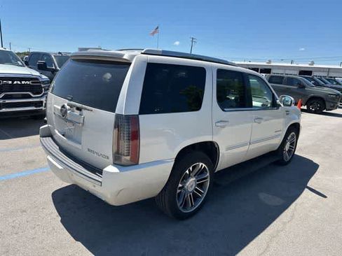 Used 2013 Cadillac Escalade Premium AWD/4WD image 23