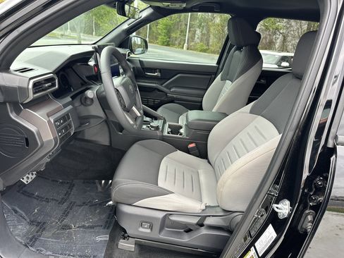 Certified 2025 Toyota Tacoma TRD Sport AWD/4WD image 16
