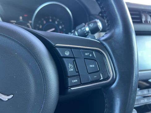 Used 2017 Jaguar XF Premium image 16