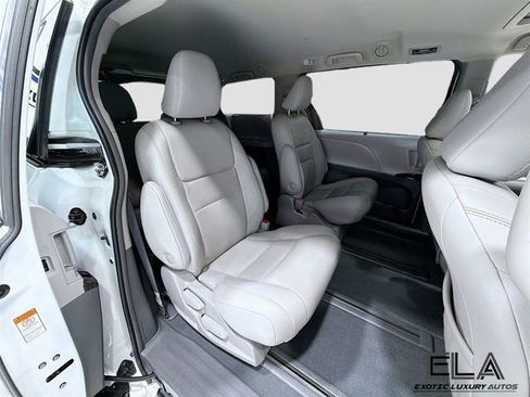 Used 2019 Toyota Sienna XLE w/ XLE Navigation Package AWD/4WD image 32