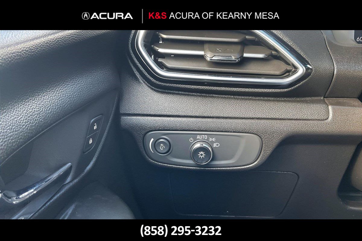 Used 2023 Chevrolet Bolt LT w/ Infotainment Package FWD image 35