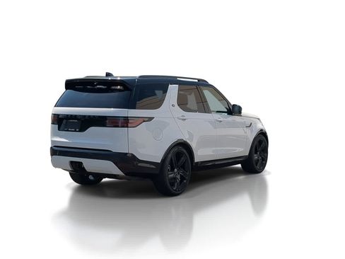 Used 2025 Land Rover Discovery Dynamic SE AWD/4WD image 8