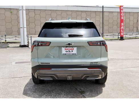 Used 2025 Chevrolet Equinox ACTIV w/ Convenience Package III image 6