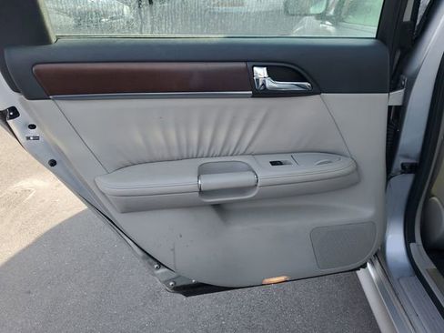 Used 2010 INFINITI M35 x w/ Technology Pkg image 10