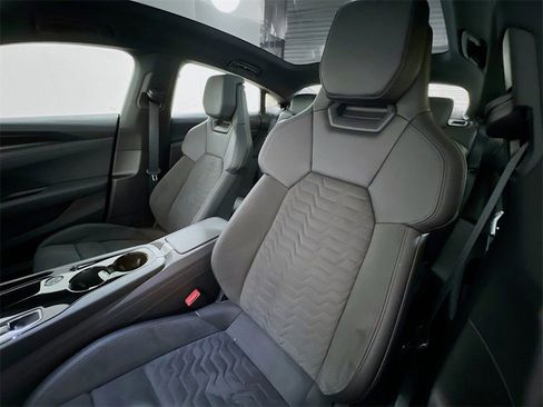 Used 2022 Audi e-tron GT Premium Plus image 8
