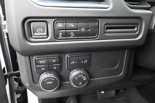 Used 2023 Chevrolet Tahoe Premier AWD/4WD image 25