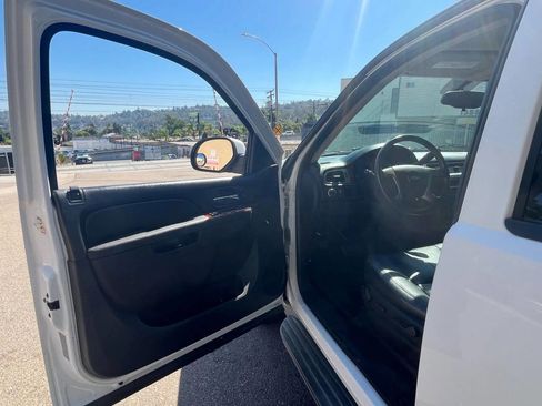 Used 2012 Chevrolet Suburban LT image 30