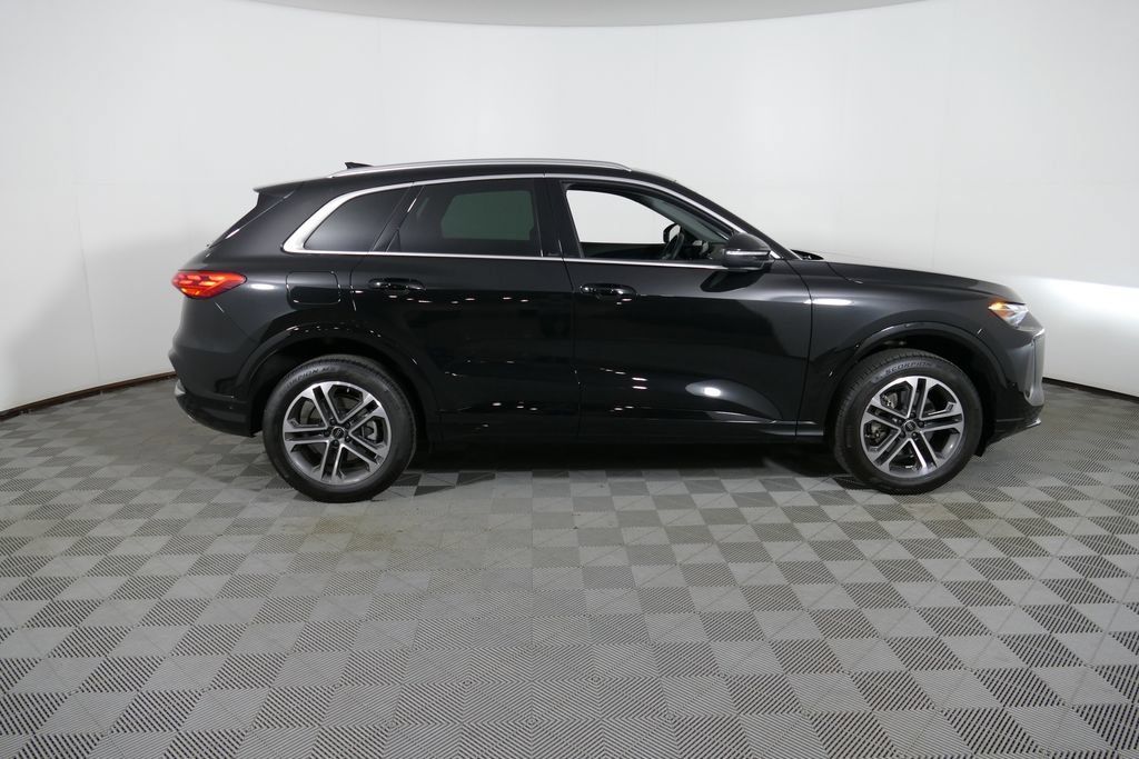 Certified 2025 Audi Q5 Premium w/ Convenience Package AWD/4WD image 2