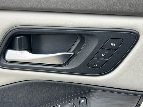 Used 2025 Nissan Rogue SL w/ Tech Package FWD image 31
