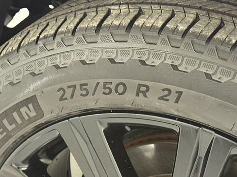 Used 2020 Lexus LX 570 4WD w/ 3rd Row & Luxury Pkg image 51