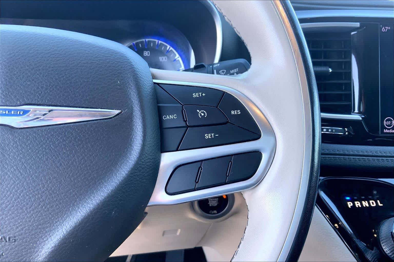 Used 2020 Chrysler Pacifica Limited FWD image 25