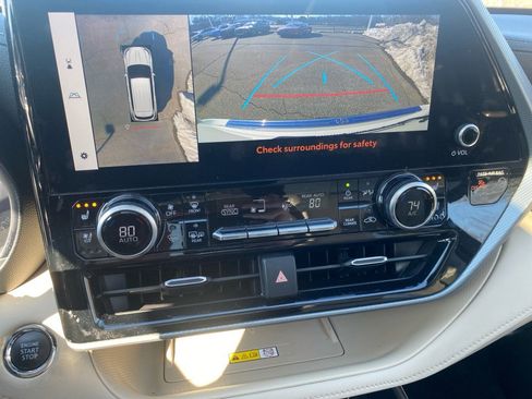 Used 2023 Toyota Highlander Platinum image 23