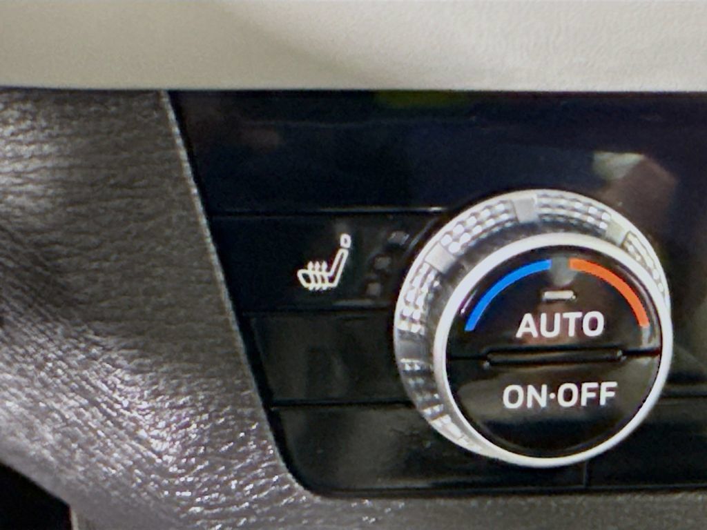Used 2023 Mitsubishi Outlander SEL AWD/4WD image 11
