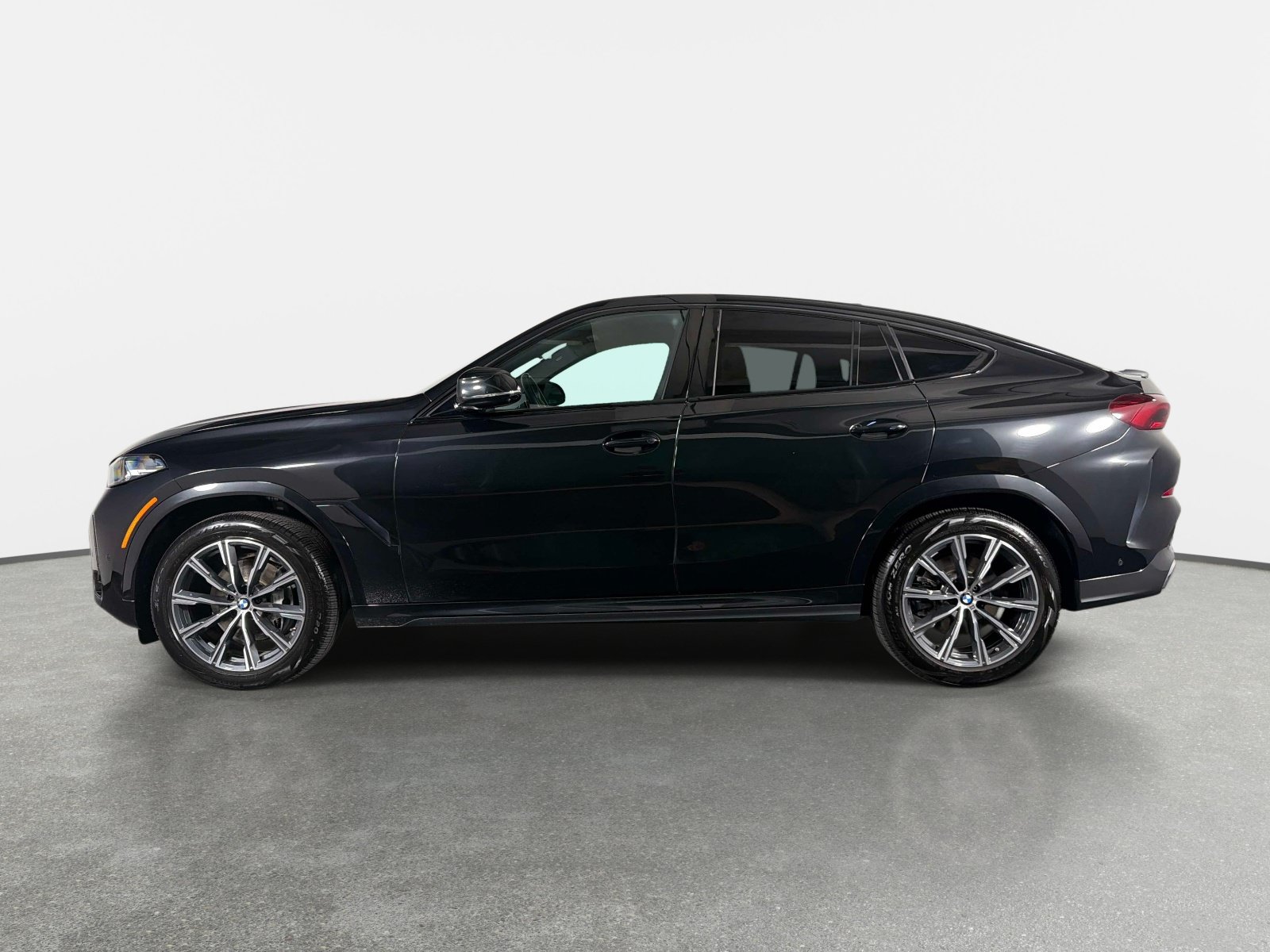Used 2024 BMW X6 xDrive40i w/ Parking Assistance Package AWD/4WD image 6