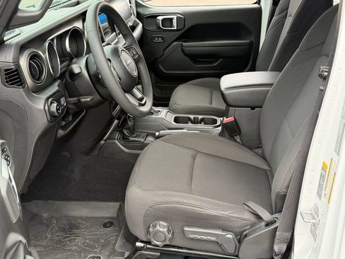 Used 2023 Jeep Gladiator Sport AWD/4WD image 18
