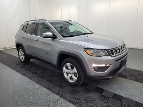 Used 2018 Jeep Compass Latitude w/ Popular Equipment Group AWD/4WD image 11