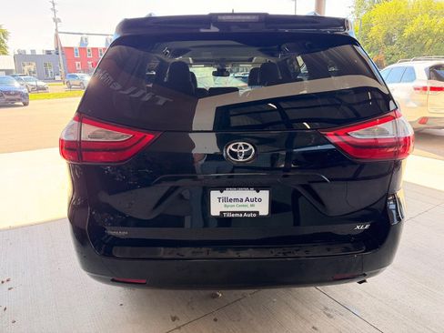 Used 2018 Toyota Sienna XLE w/ XLE Navigation Package FWD image 6