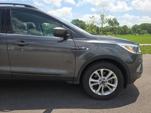Used 2018 Ford Escape SE AWD/4WD image 4