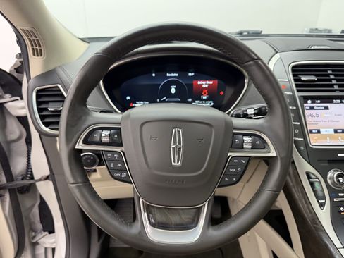Used 2019 Lincoln Nautilus Reserve FWD image 15