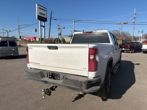 Used 2024 Chevrolet Silverado 2500 Custom w/ Custom Value Package image 17