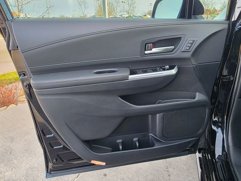 Used 2025 Toyota Sienna Platinum image 20