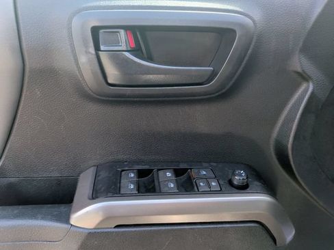 Used 2022 Toyota Tacoma SR5 w/ SR5 Appearance Package (SM) RWD image 12