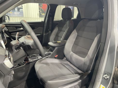 Used 2023 Chevrolet TrailBlazer LT w/ Convenience Package AWD/4WD image 2