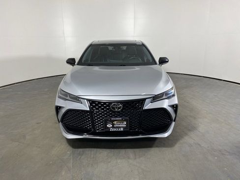 Used 2022 Toyota Avalon Touring image 2