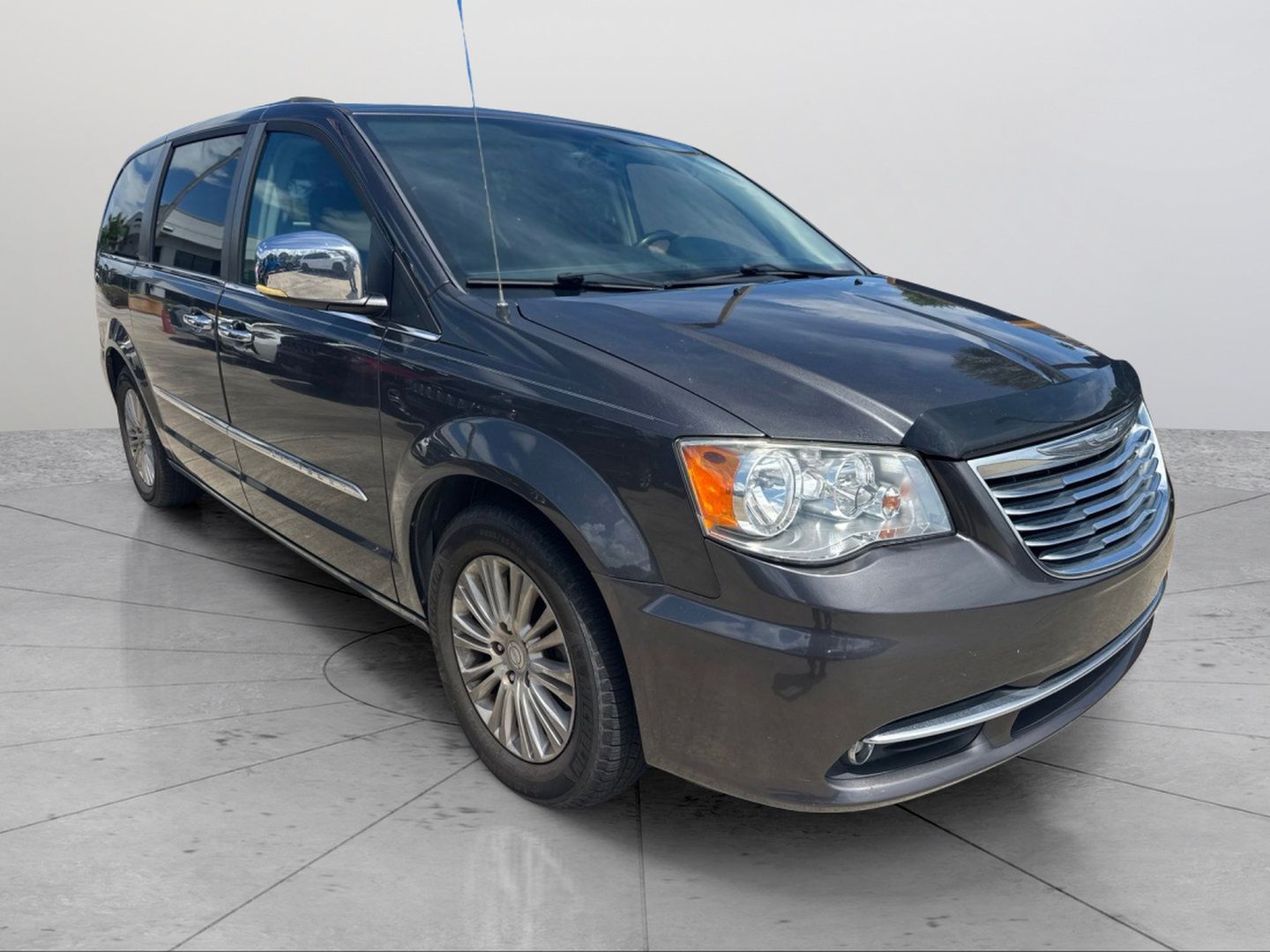 Certified 2016 Chrysler Town & Country Limited FWD image 20