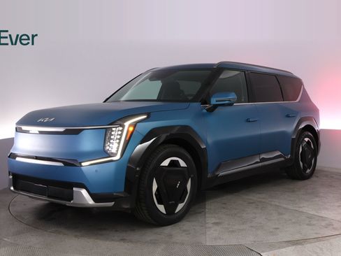 Used 2024 Kia EV9 Land AWD/4WD image 2